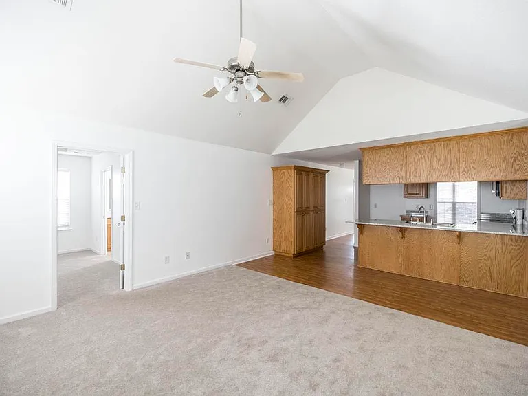 205 Wembley Dr — Photo 13
