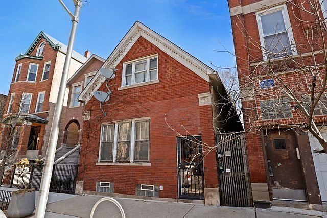 1st image of 2067 N Hoyne Ave