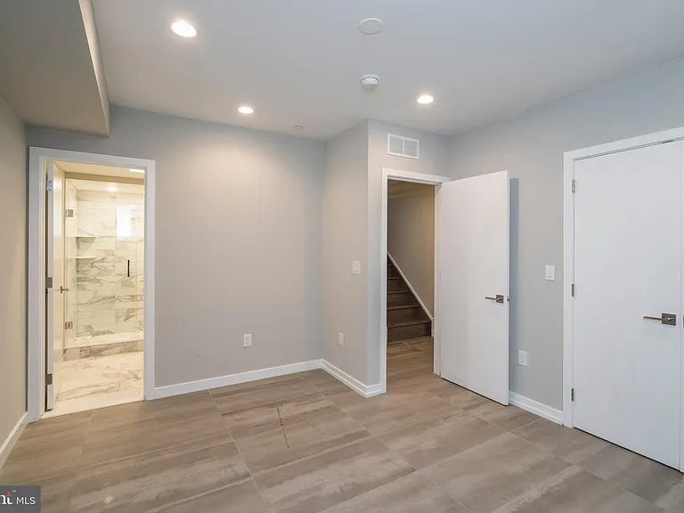 1434 Clymer St #1 — Photo 17