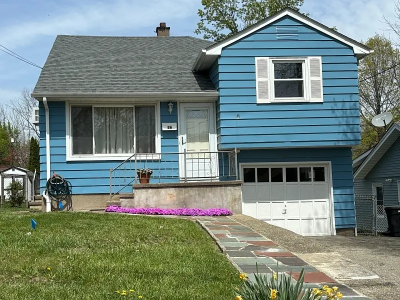 16 Iroquois Ave photo 1
