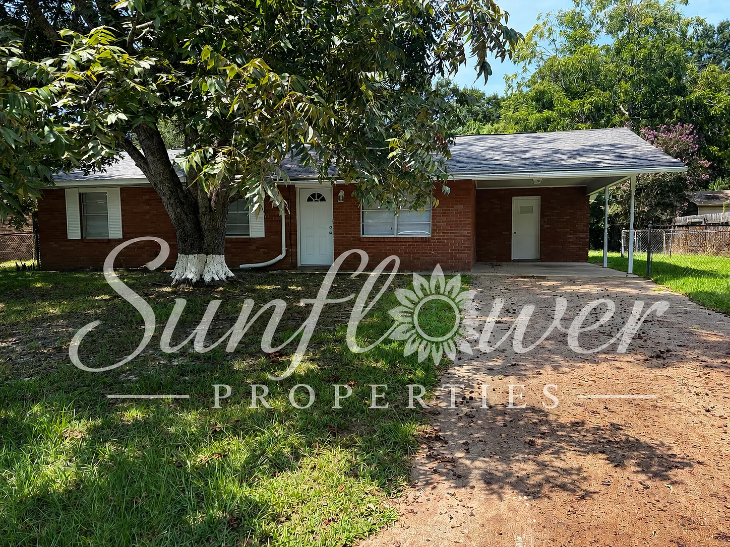 3 bed, 1.5 bath, 1080 sqft, $1,300 — Photo 1