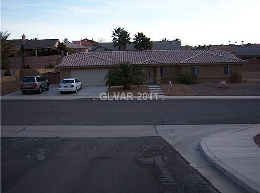 custom * single story * 2288 sf 3 bed 3 ba * 13,200 sf lot * pool * rv pkg