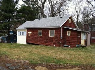 5 Lake Shore Dr, Wales, MA 01081