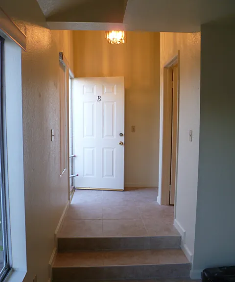 285 S Poplar Ave #B — Photo 3