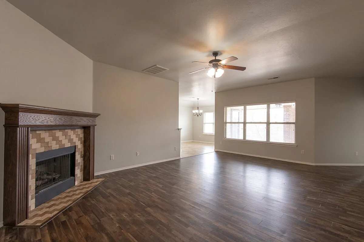 4 bed, 2.0 bath, 1850 sqft, $1,995 — Photo 3