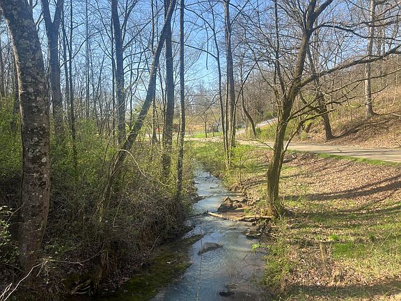 2nd image of 701 Old Witt Rd