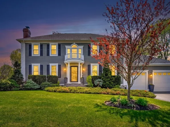 2 Heritage Ln, Saugus, MA 01906