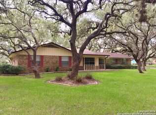 113 Live Oak Dr, Pleasanton, TX 78064