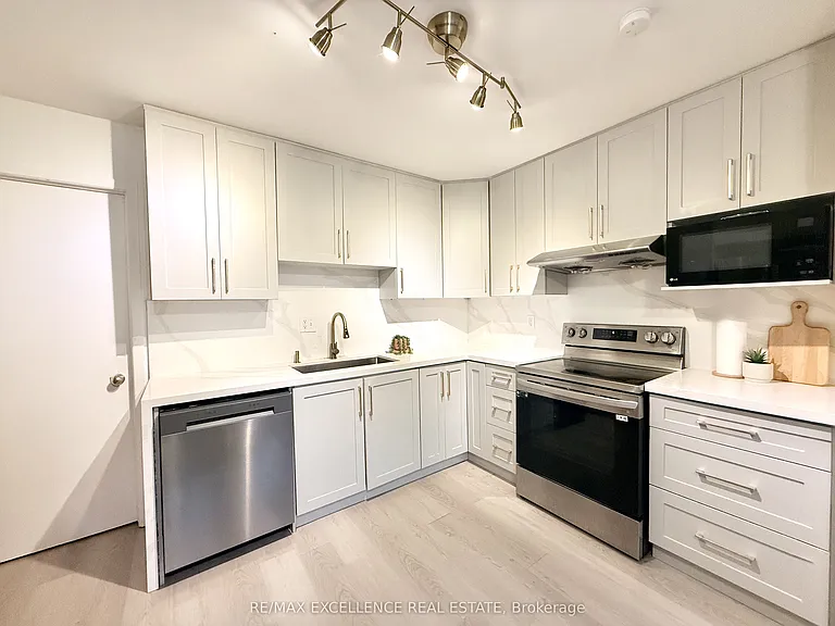 49 Woodlawn Ave — Photo 6