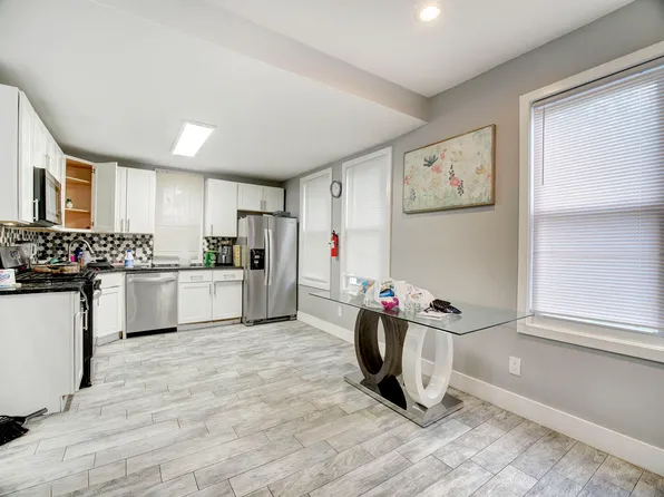 224 Freeman Avenue image 3 of 26