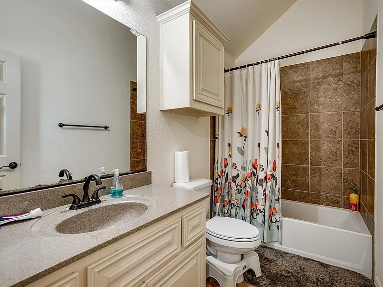 13704 Blueberry Hill Dr — Photo 24