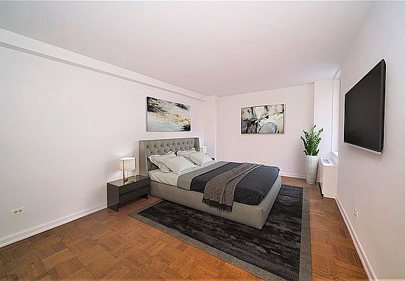 3rd image of 125 E 87th St APT 5I