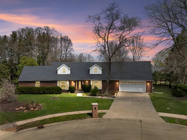 1908 Woodfield Rd, Champaign, IL 61822