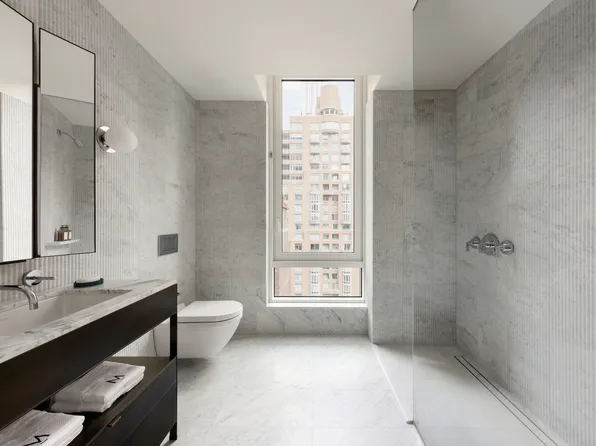 135 East 47th Street image 7 of 17