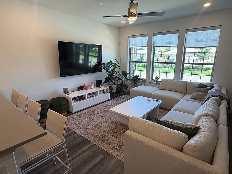 6073 Roper Rd — Photo 3