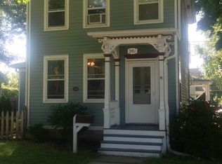 301 Oak Ave, Aurora, IL 60506