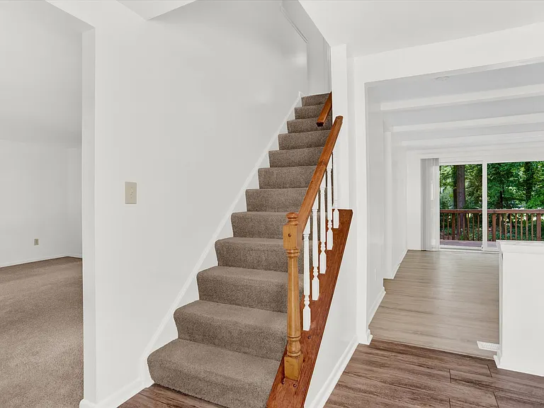 634 Bay Green Dr — Photo 2