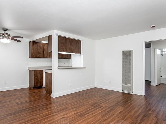 3rd image of 520 W Wilson Ave