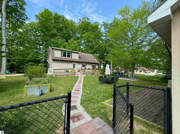 7570 Birch St, Grawn, MI 49637