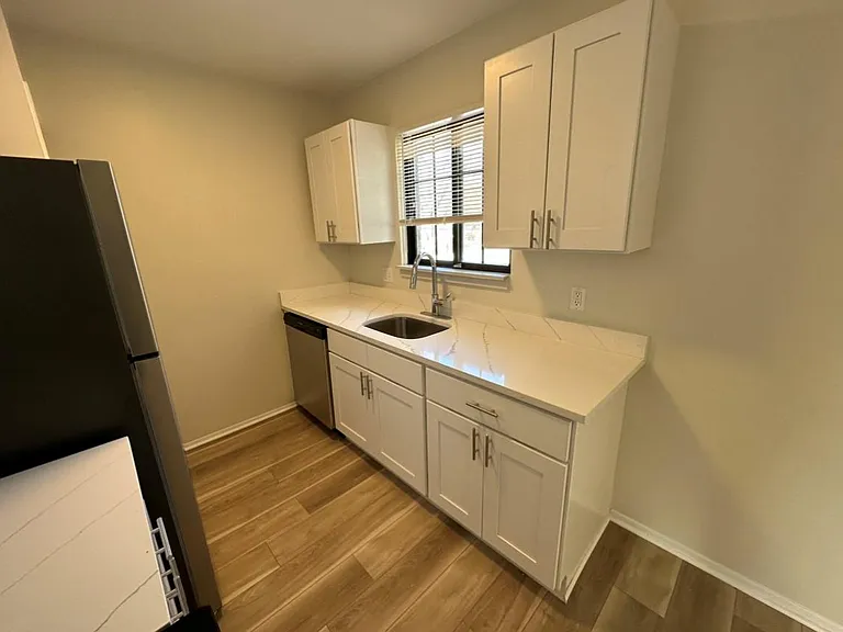 102 N Washington Ave — Photo 4