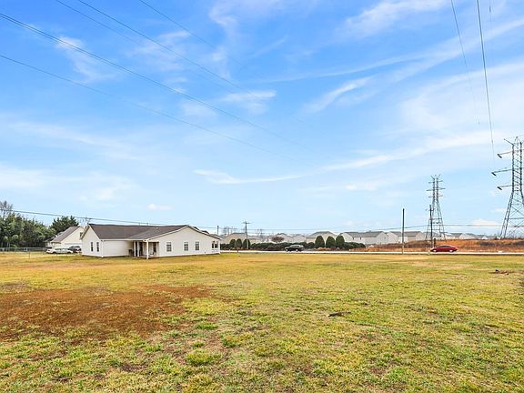 3rd image of 665 Holly Springs Rd