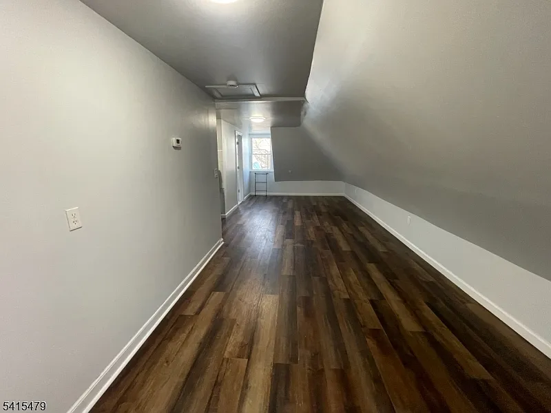 2 bed, 1.0 bath, $1,650 — Photo 4