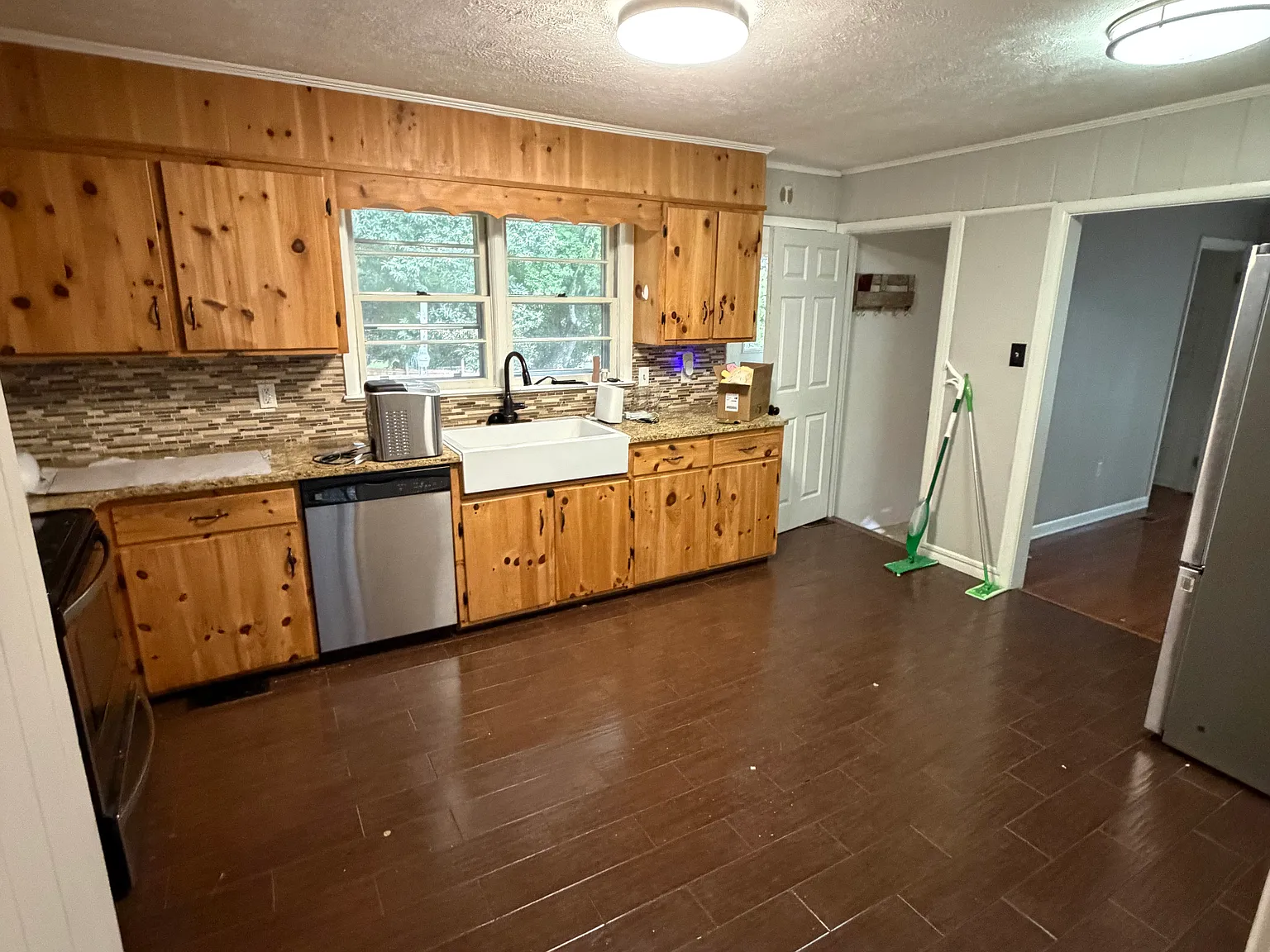 4 bed, 2.5 bath, 2792 sqft, $2,500 — Photo 3