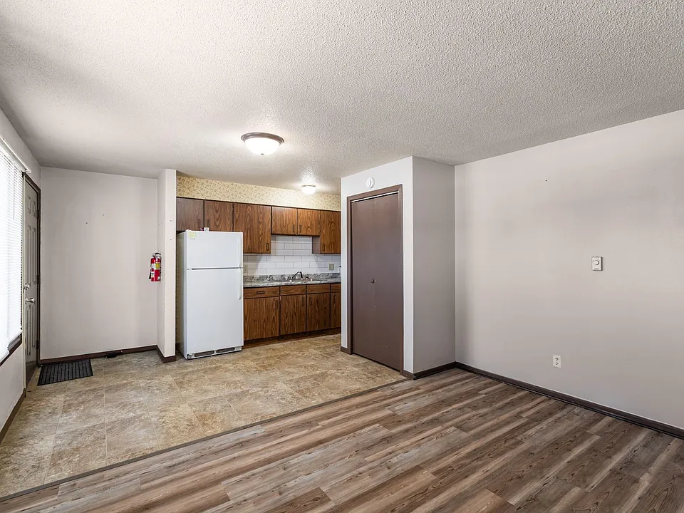 375 Plum NE