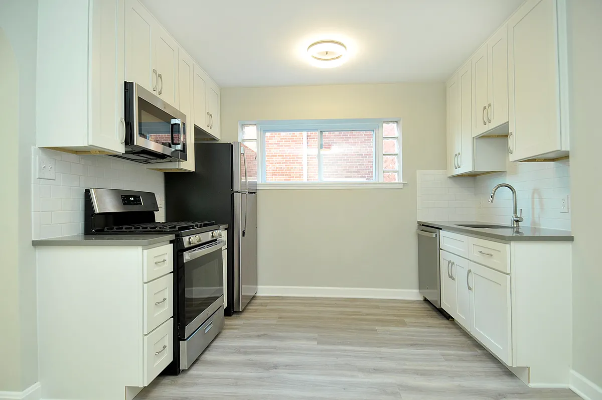 Building Photo - 5819-5821 Devonshire Ave #1W