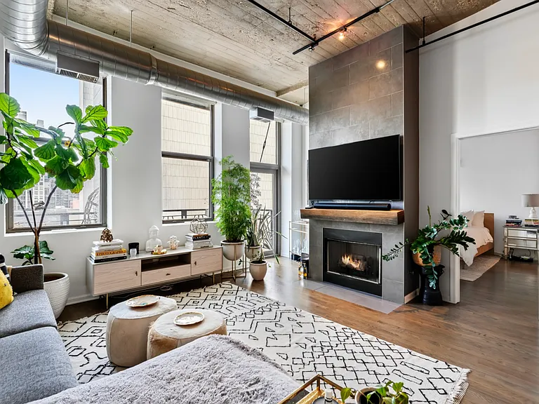 758 N Larrabee St #617 — Photo 3