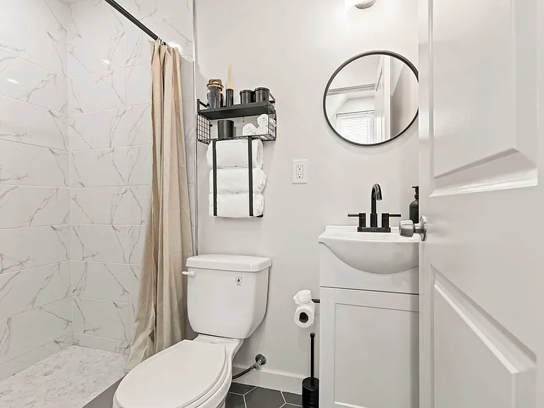 2701 Poplar St #2 — Photo 3