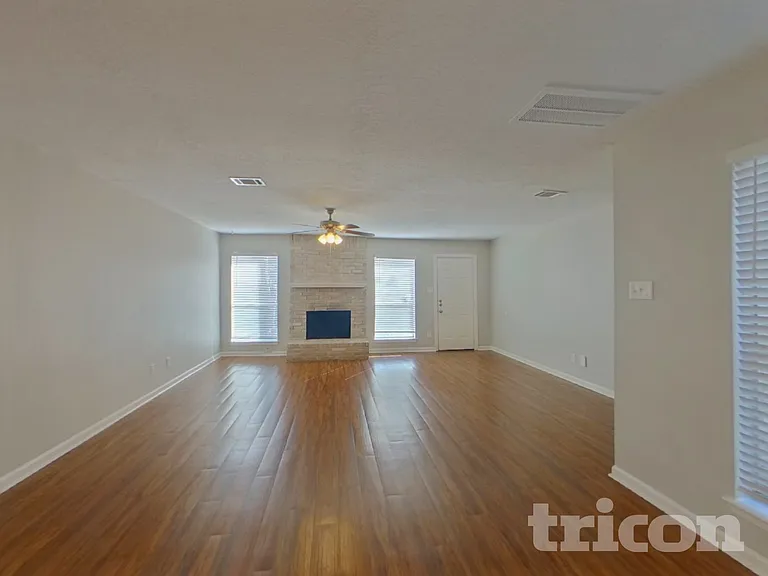 3602 Hill Springs Dr — Photo 2