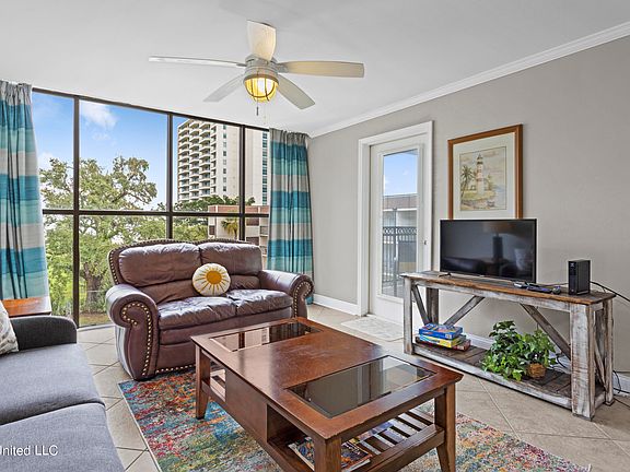 4th image of 2046 Beach Blvd APT B318