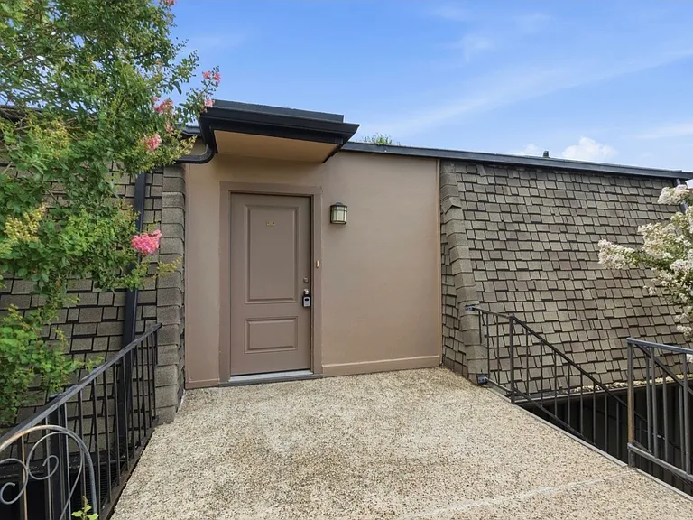 4112 Bowser Ave #205 — Photo 25