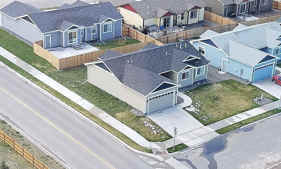 2nd image of 703 Peach St