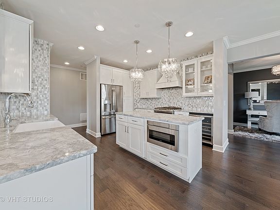 4th image of 149 W Kennedy Ln #207