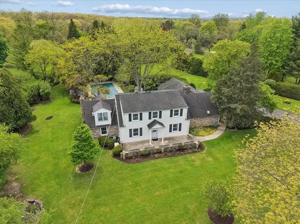 44 W Indian Trail Rd, Tower Lakes, IL 60010