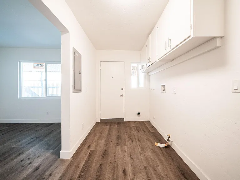 1011 San Julian St #203 — Photo 17
