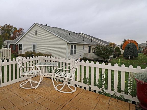 3rd image of 385 Retreat Ln