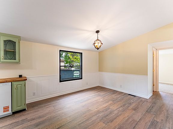 4th image of 25 Cedar Ln