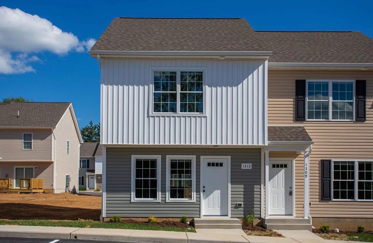 3 bed, 2.5 bath, 1224 sqft, $1,850 — Photo 1