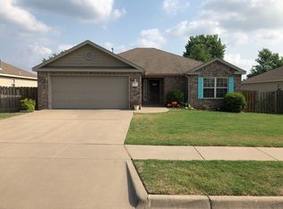 412 E Meadow Wood Ln, Rogers, AR 72758