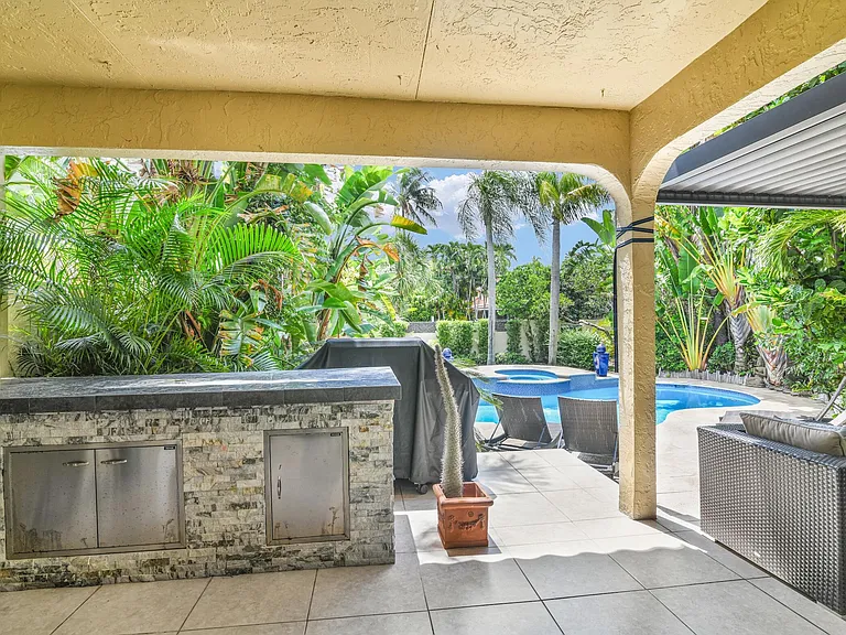 753 Villa Portofino Cir — Photo 16