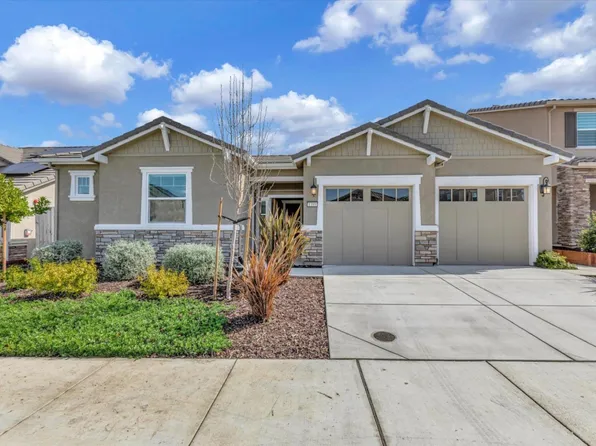 1319 Wildrose Dr, Hollister, CA 95023