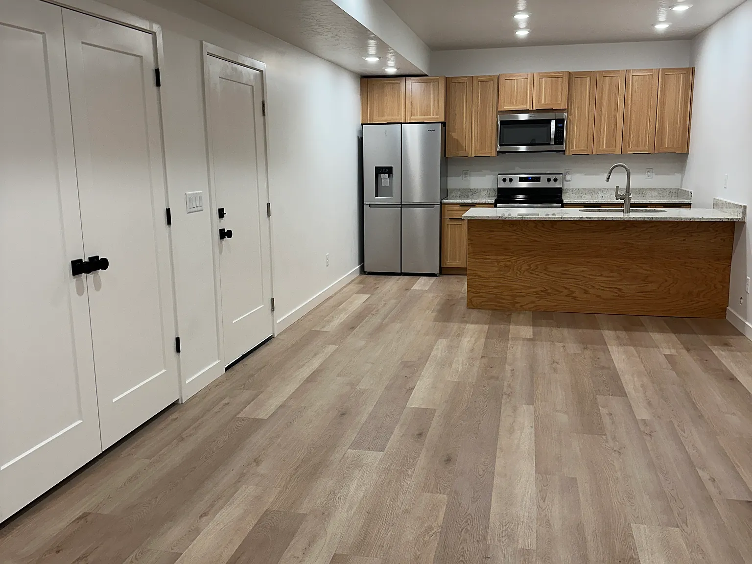 1 bed, 900 sqft, $1,600 — Photo 1