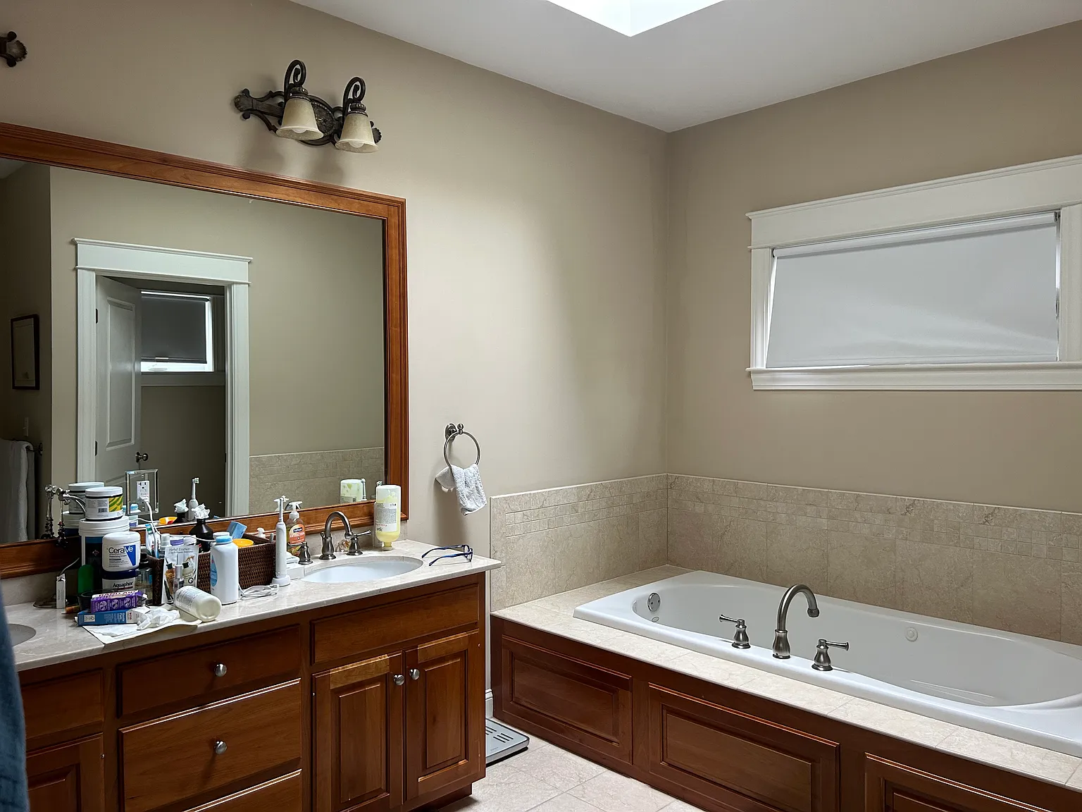 4 bed, 2.5 bath, 3350 sqft, $7,800 — Photo 3