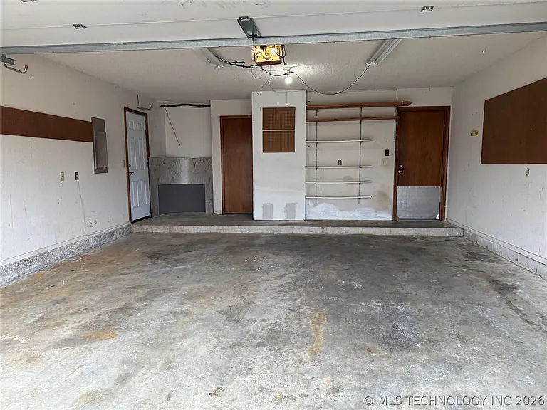 2614 S Gardenia Ave — Photo 3