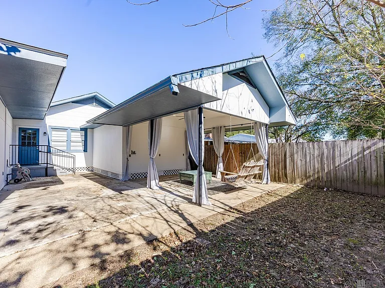 423 Avenue E — Photo 26