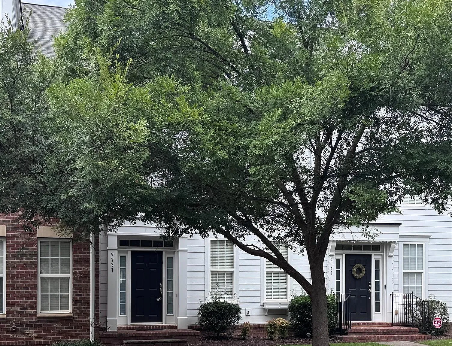 3 bed, 2.5 bath, 1380 sqft, $2,200 — Photo 1