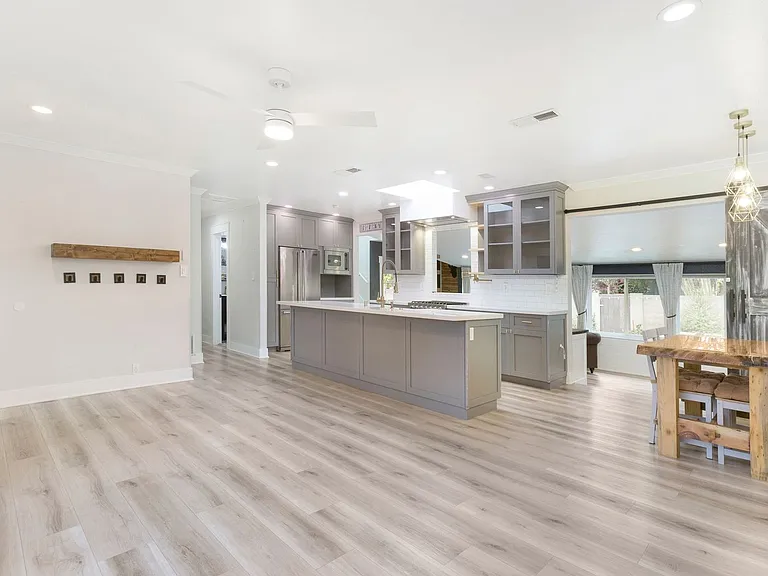 518 E Barkley Ave — Photo 15